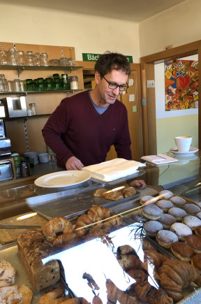Fröhliches Krapfen essen beim Nadrag (1)